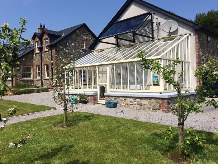 Lean-to greenhouse